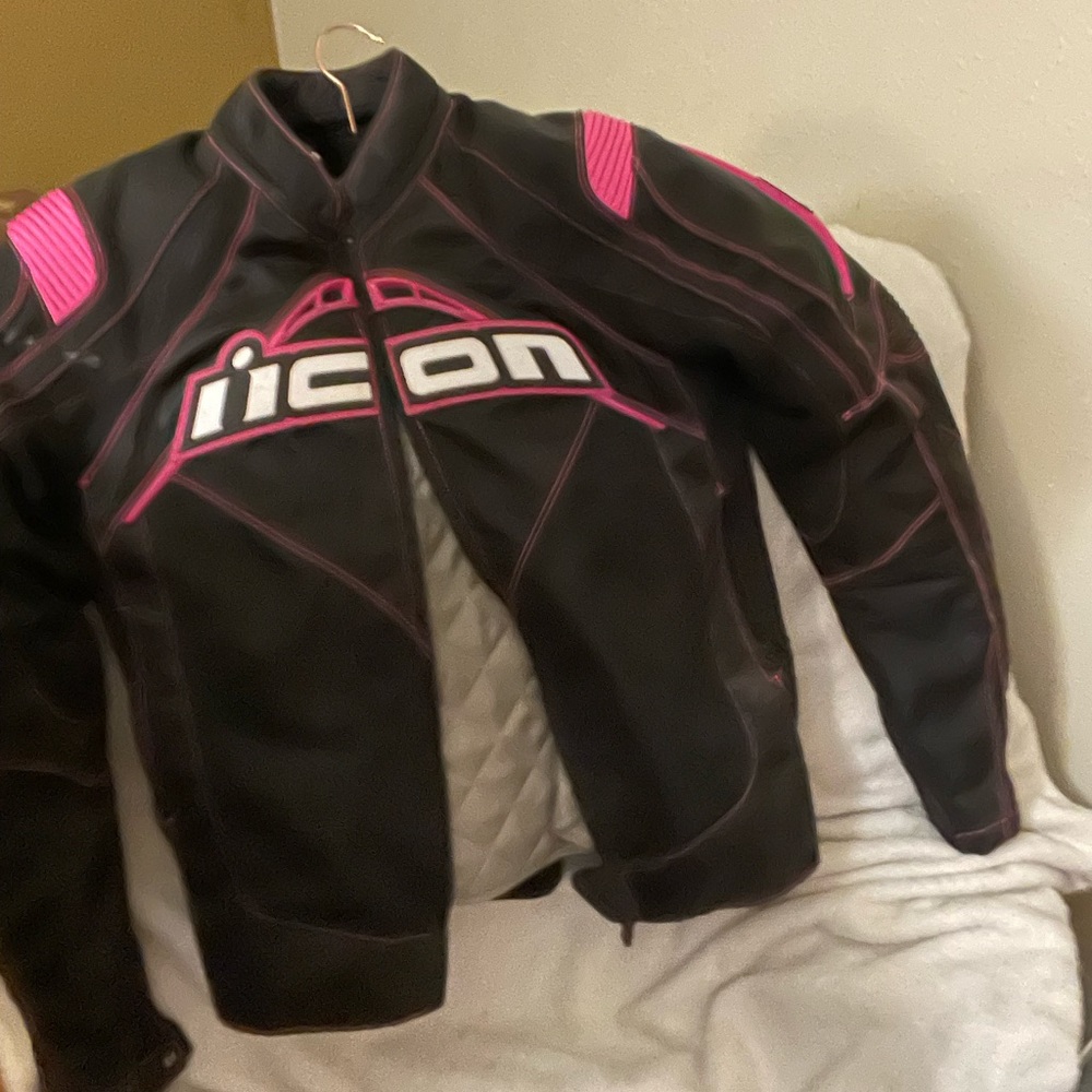 Icon womens jack gently used. Size med